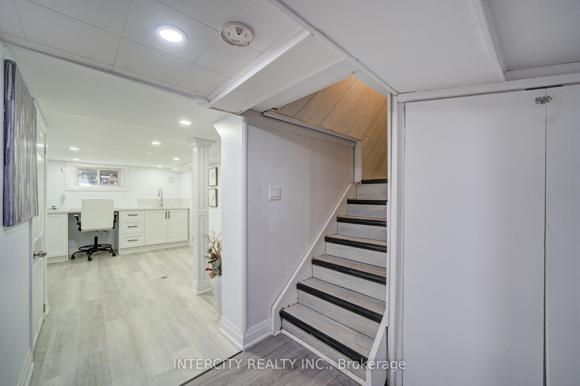 256 Blantyre Avenue Property Photo 32