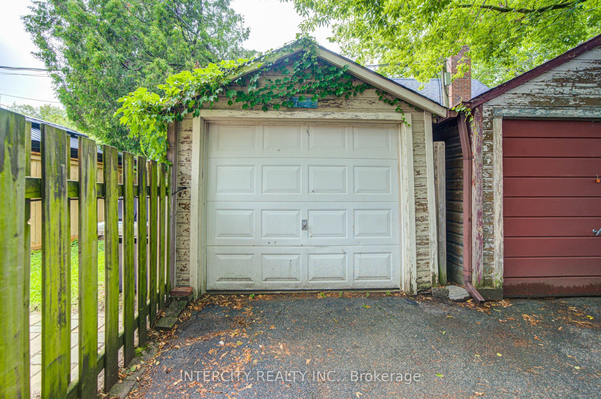 256 Blantyre Avenue Property Photo 34