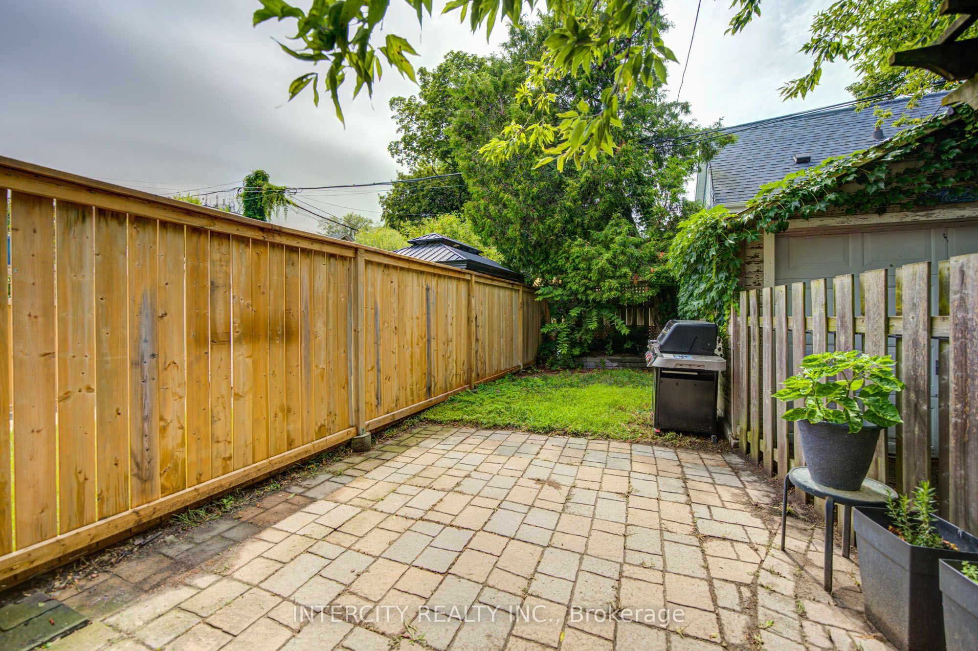 256 Blantyre Avenue Property Photo 36