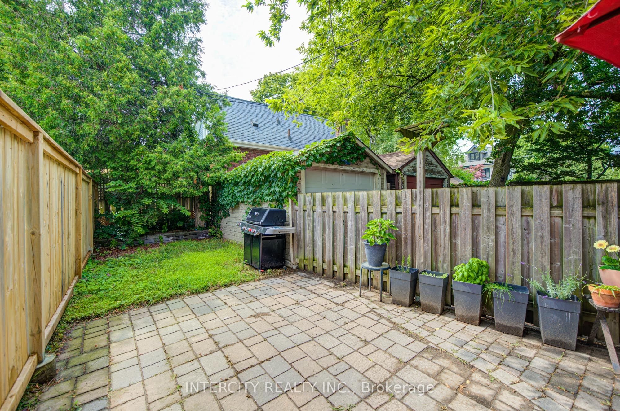 256 Blantyre Avenue Property Photo 37