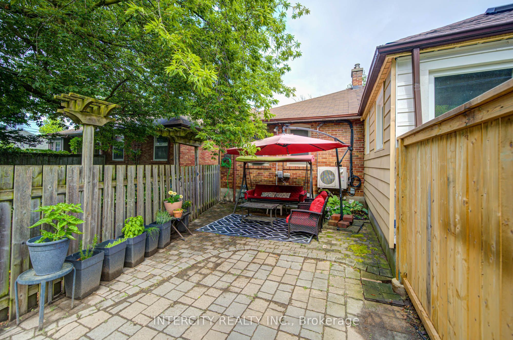 256 Blantyre Avenue Property Photo 38