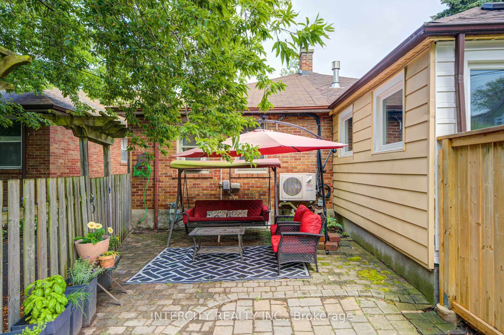 256 Blantyre Avenue Property Photo 39
