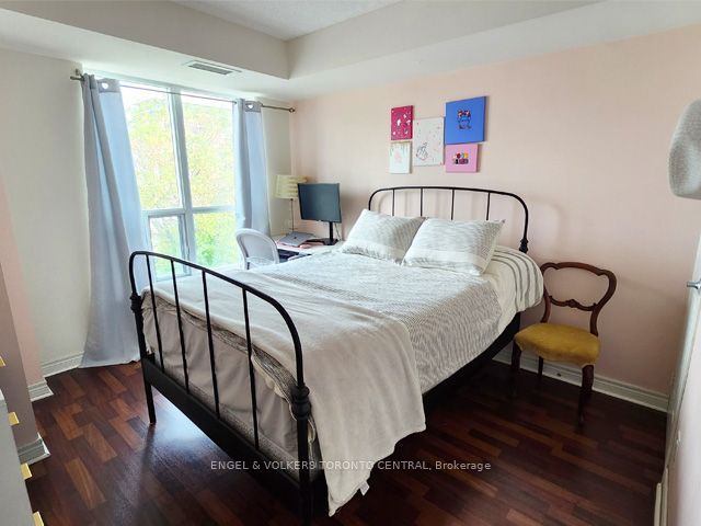 60 Fairfax Crescent 330 Property Photo 6