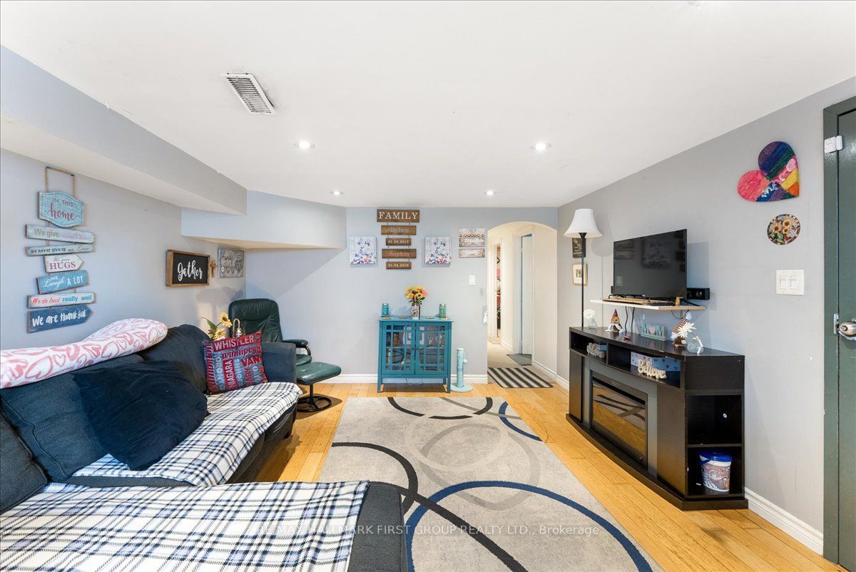 1014 Dunlop Street E Property Photo 19