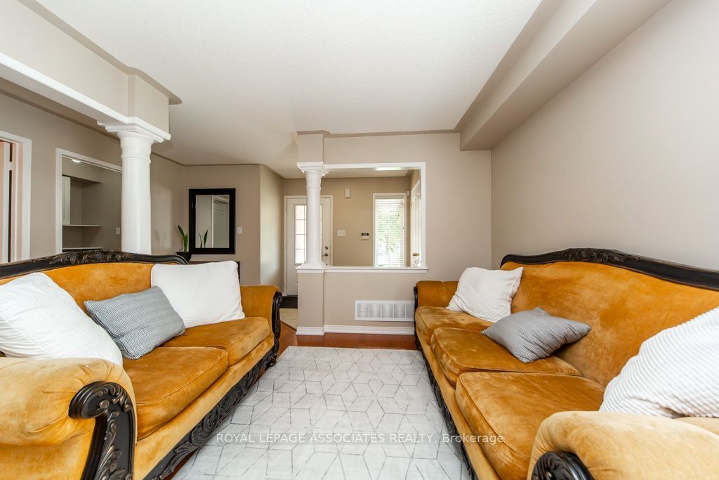 E13598568 Property Photo 10