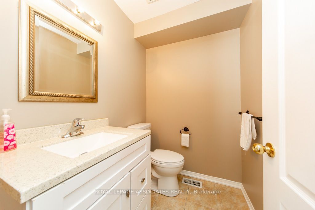 E13598568 Property Photo 23