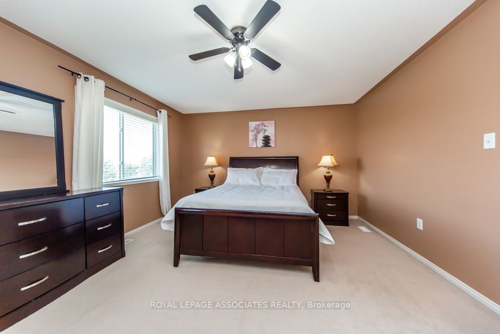 E13598568 Property Photo 29