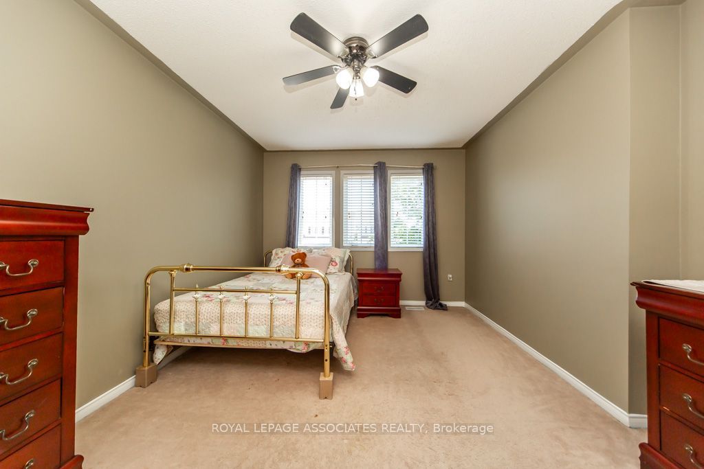 E13598568 Property Photo 34