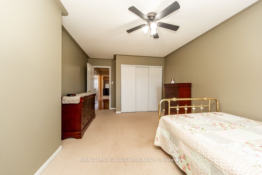 E13598568 Property Photo 35