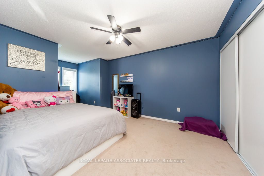 E13598568 Property Photo 36