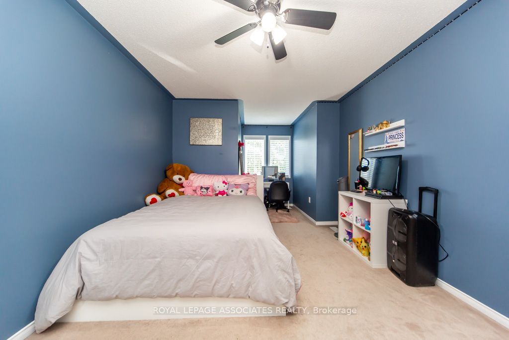 E13598568 Property Photo 37
