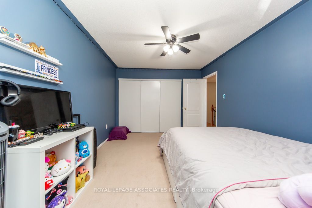 E13598568 Property Photo 38