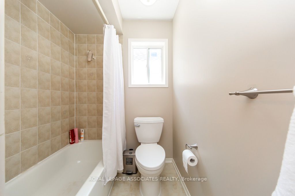 E13598568 Property Photo 40