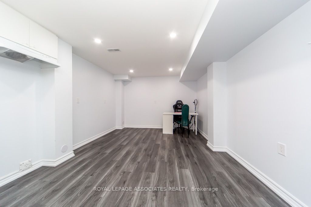 E13598568 Property Photo 42