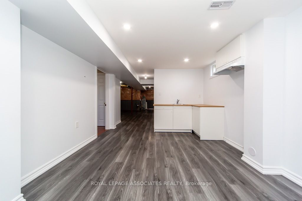 E13598568 Property Photo 43