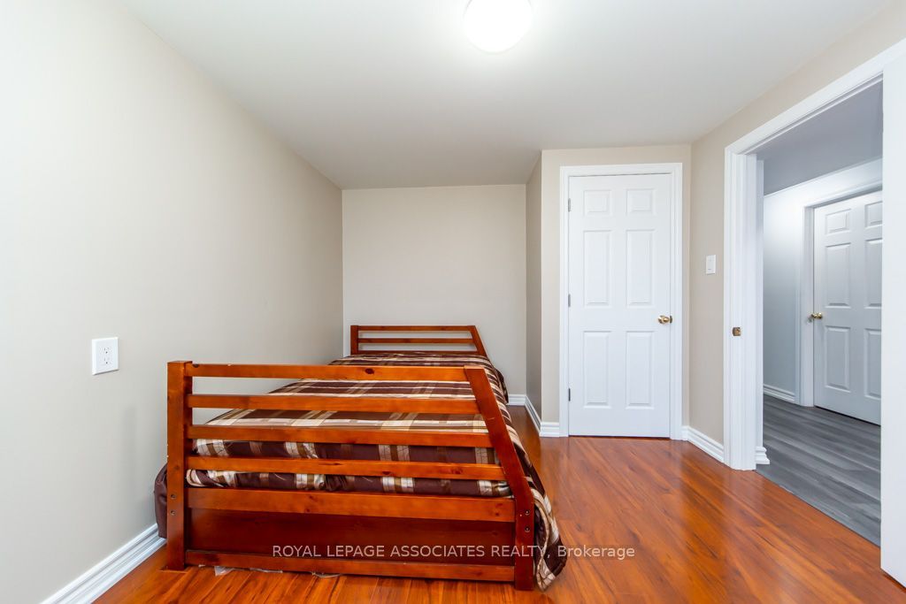 E13598568 Property Photo 45