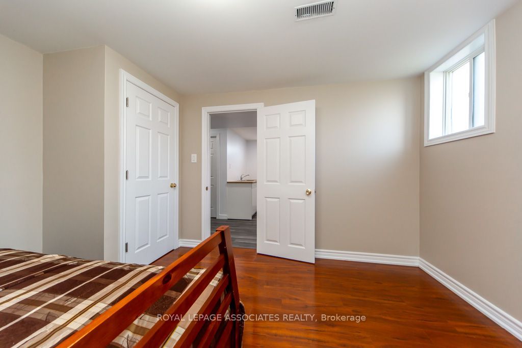 E13598568 Property Photo 46