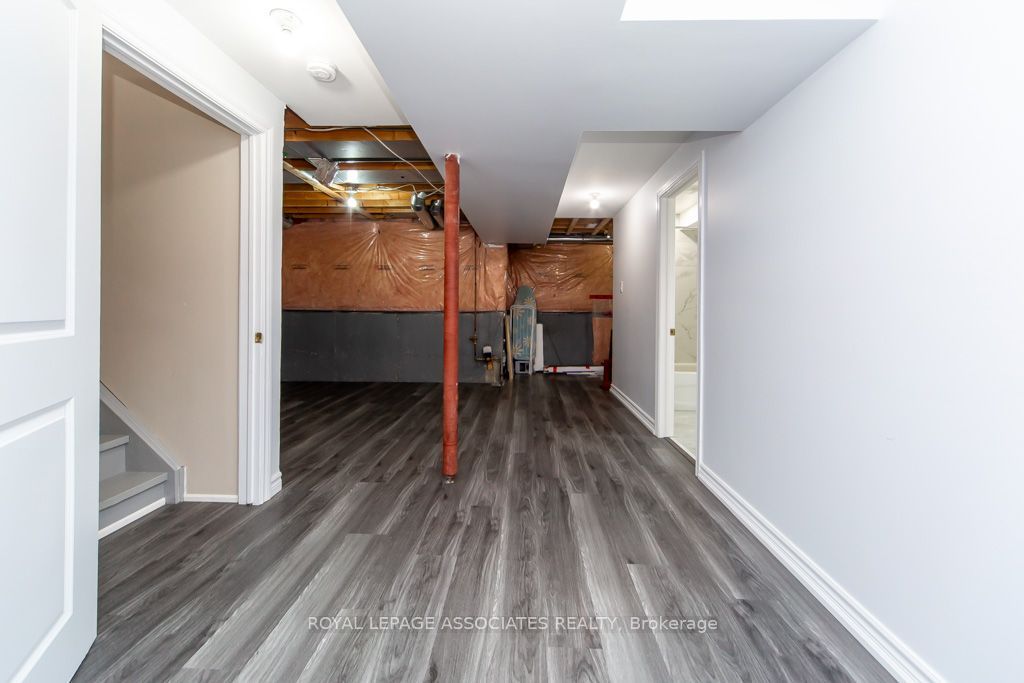 E13598568 Property Photo 47