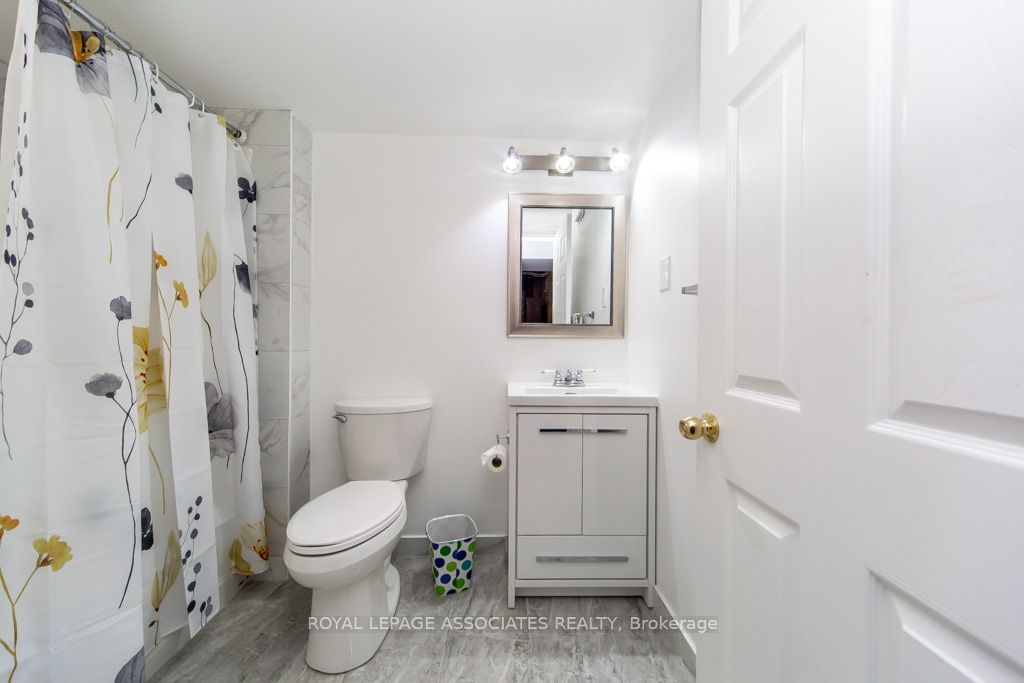 E13598568 Property Photo 48