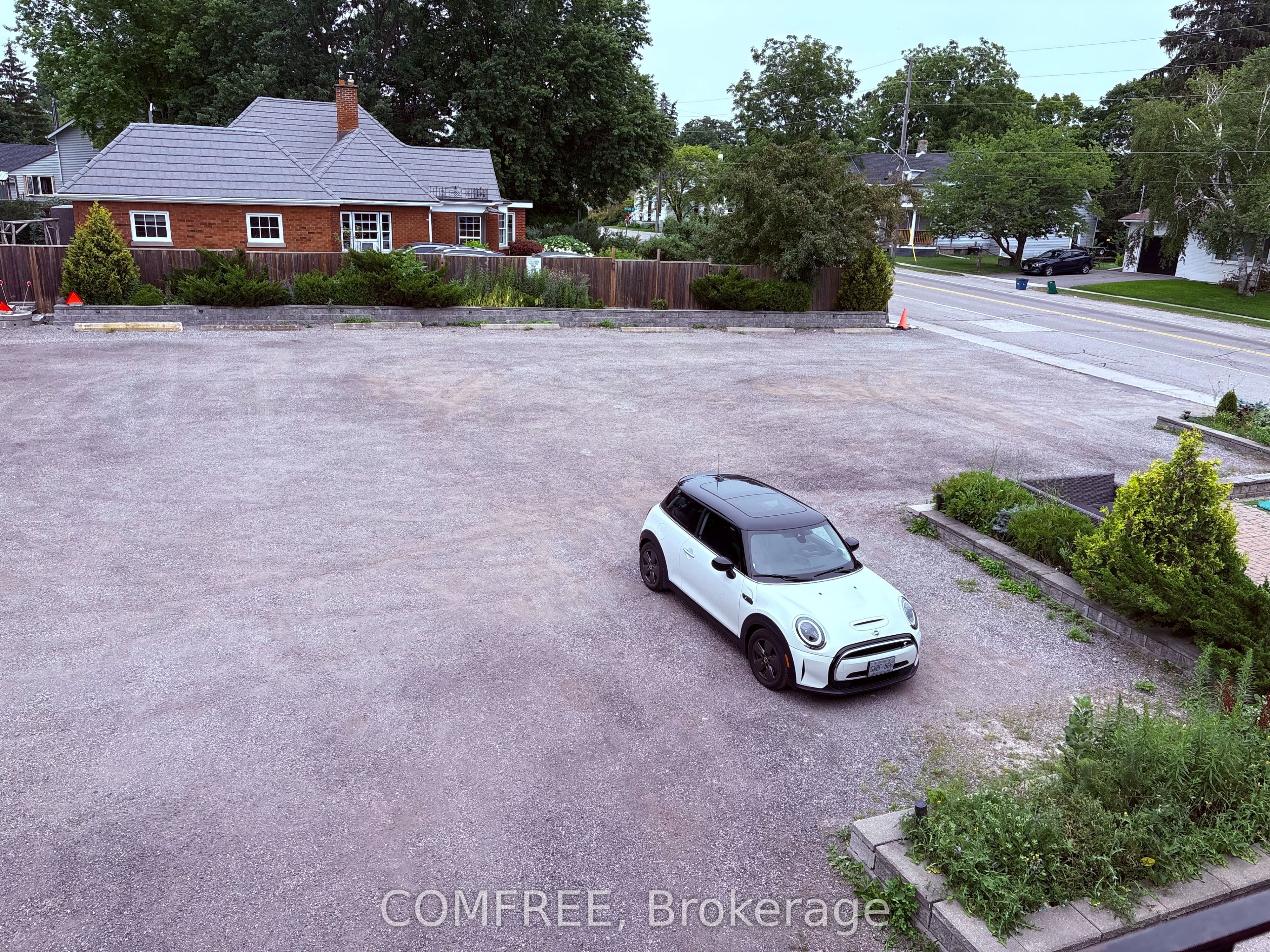 1716 Central Street Property Photo 9