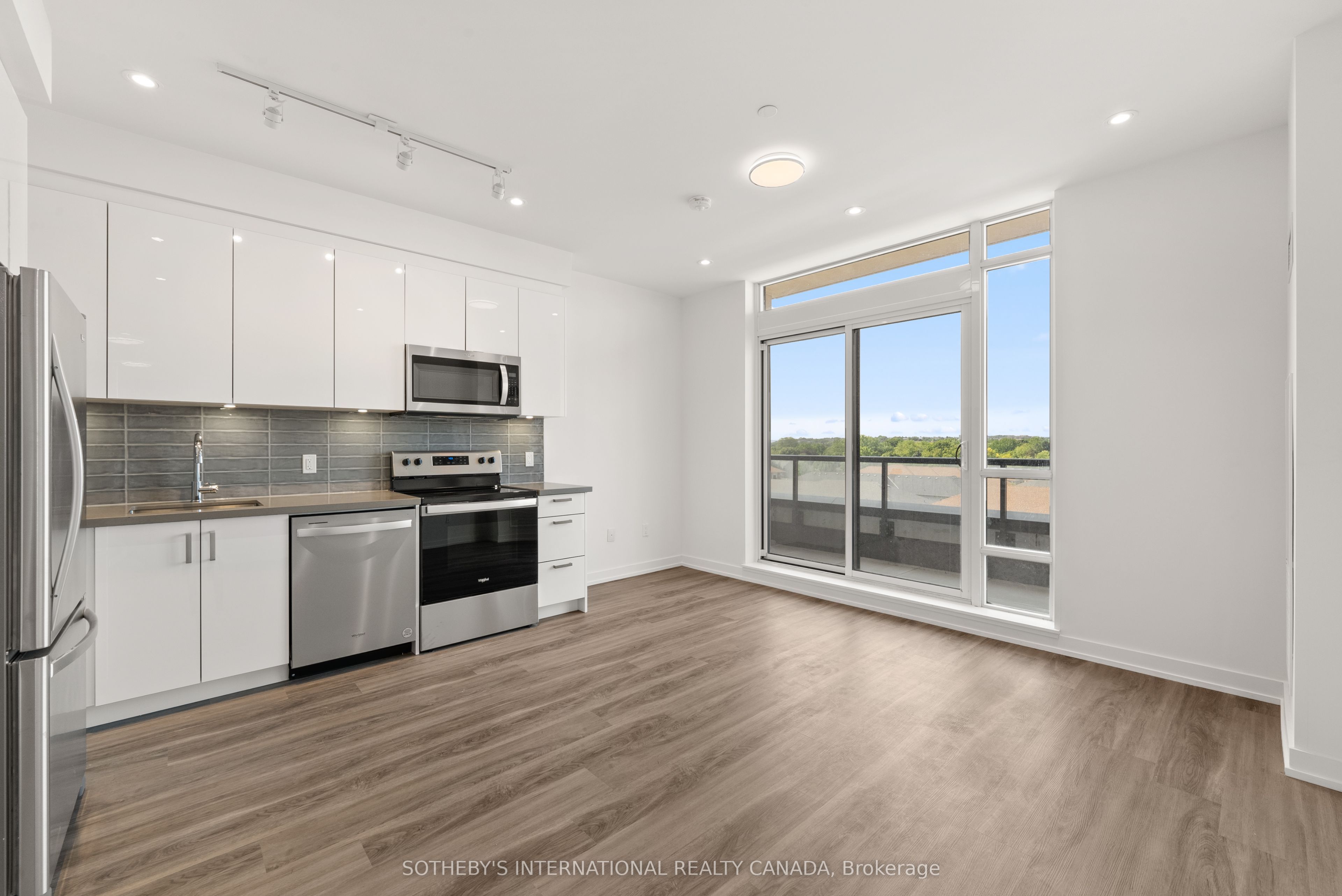 1010 Dundas Street E Ph 20 Property Photo 2