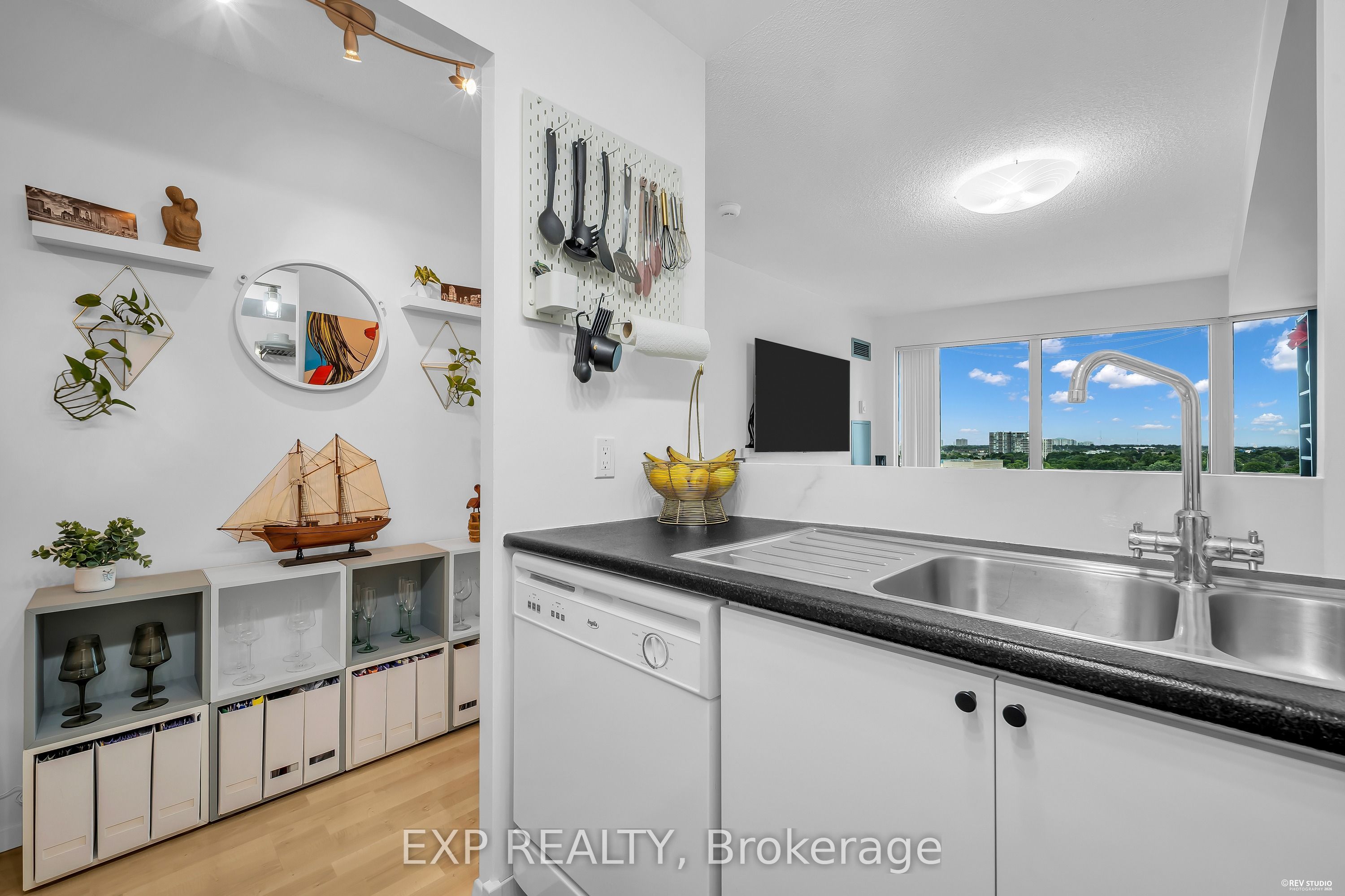 8 Lee Centre Drive N 1016 Property Photo 14