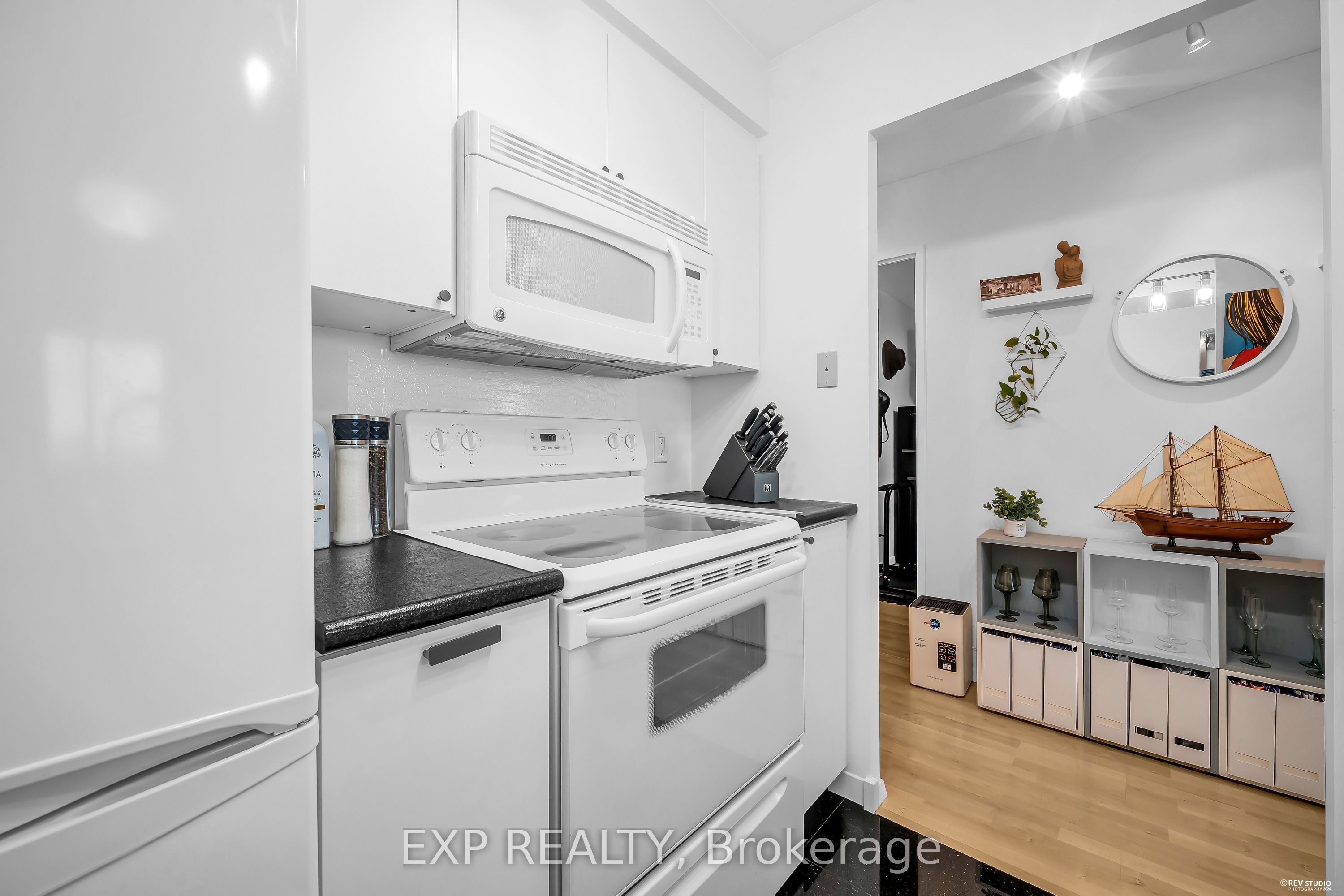 8 Lee Centre Drive N 1016 Property Photo 16