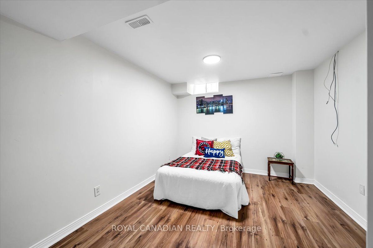 72 Short Crescent Property Photo 40