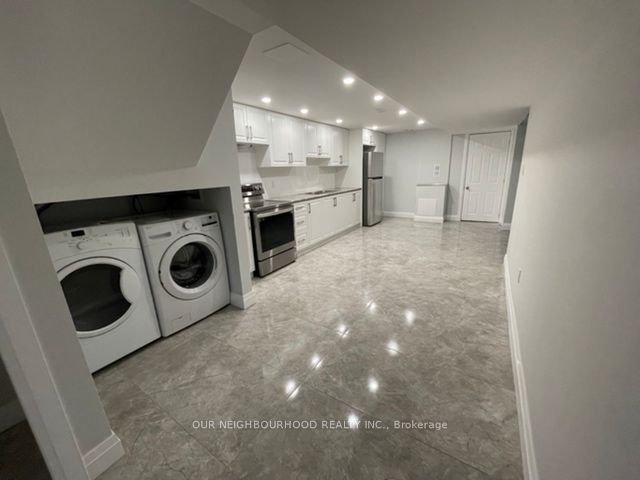 437 Fernhill Boulevard B Property Photo 3