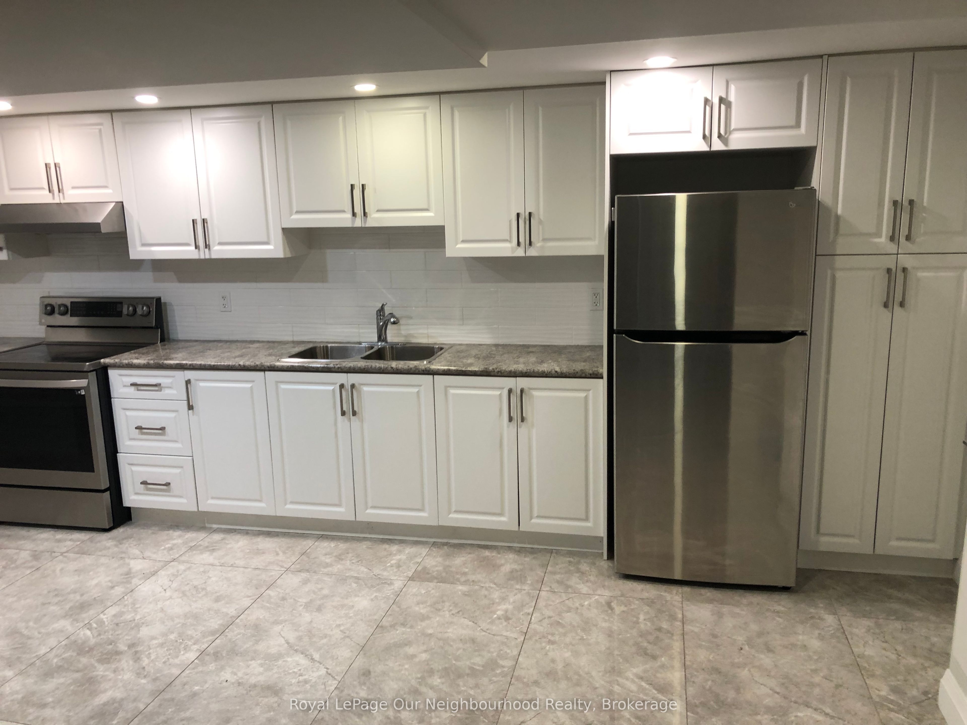 437 Fernhill Boulevard B Property Photo 4