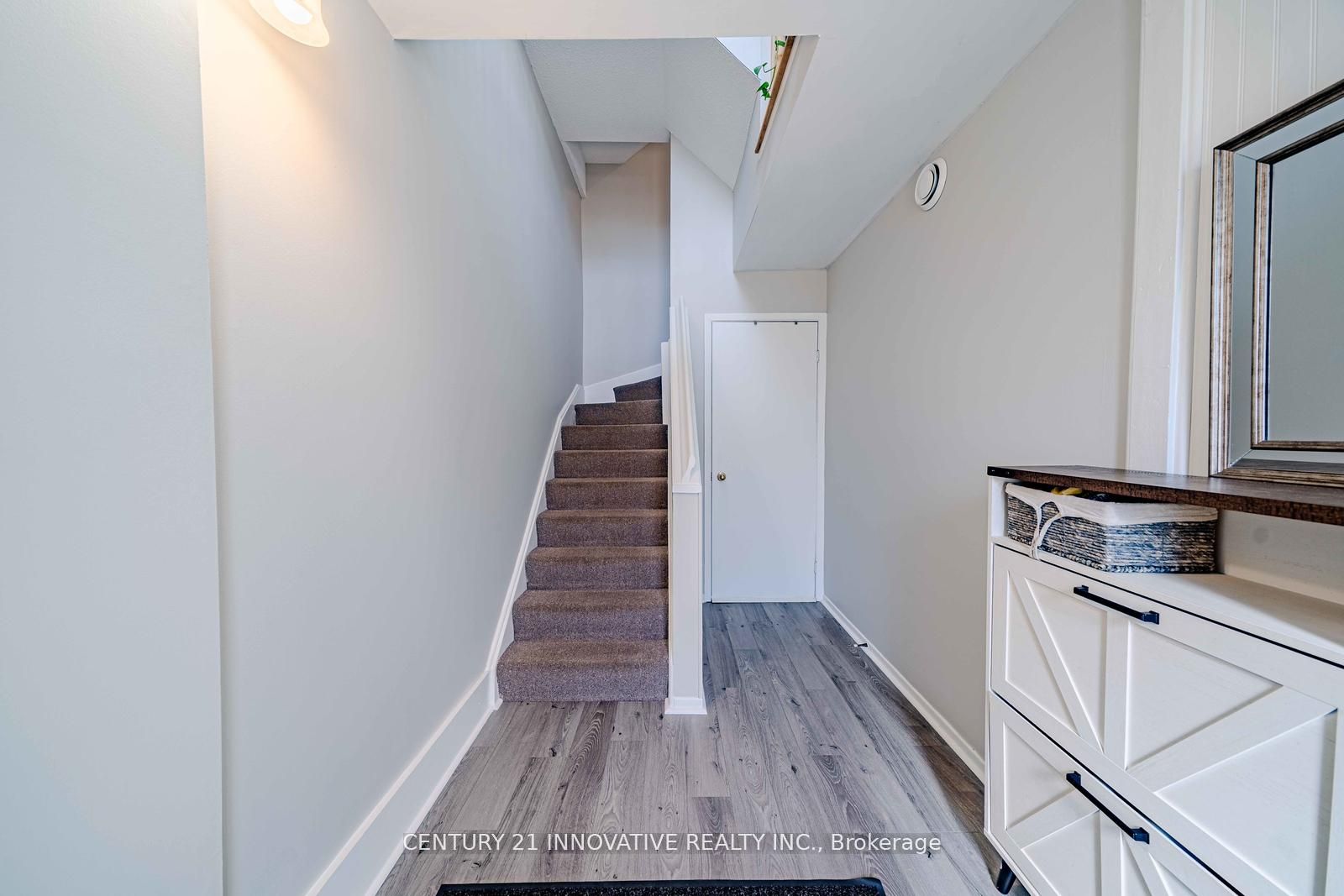 35 The Bridle Path Property Photo 5