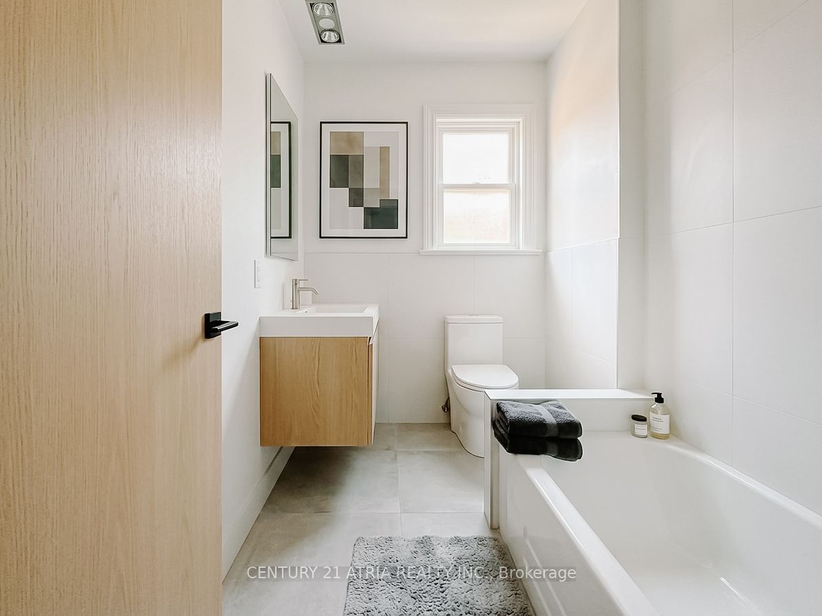 63 Bastedo Avenue Property Photo 13