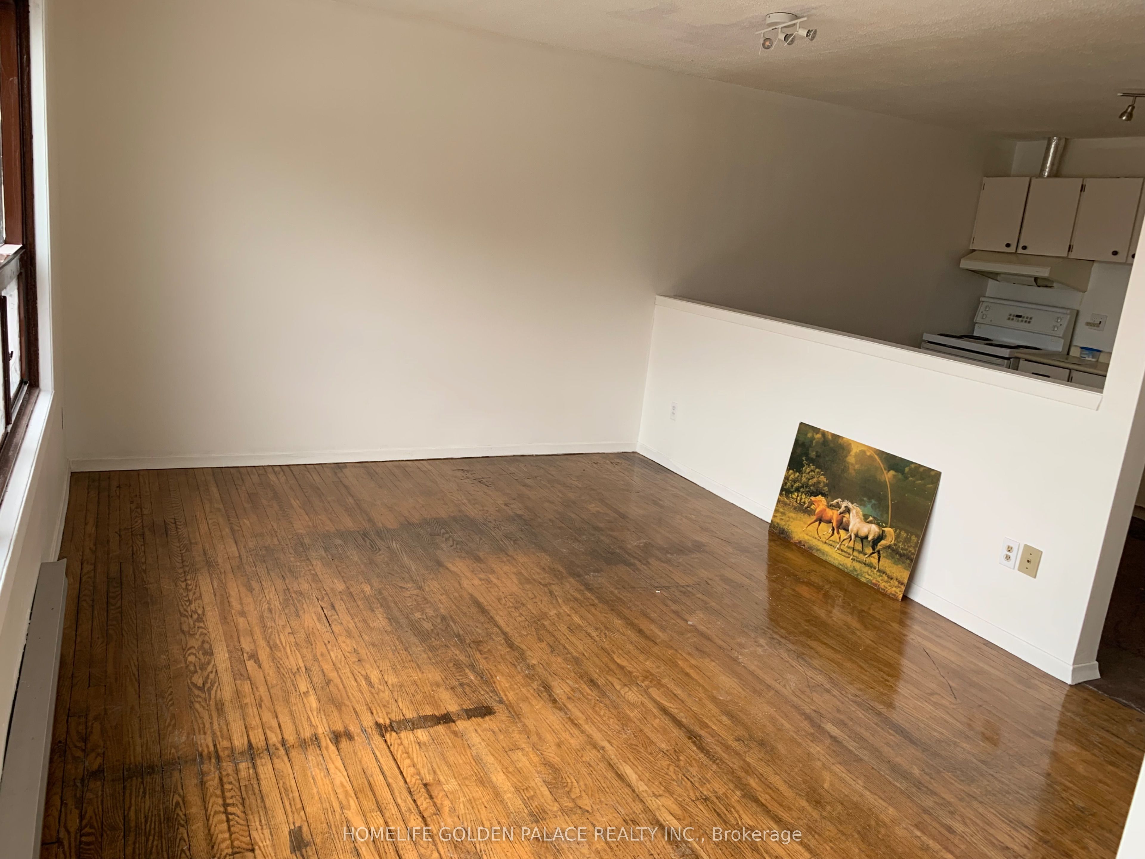 1883a Lawrence Avenue E Property Photo 6