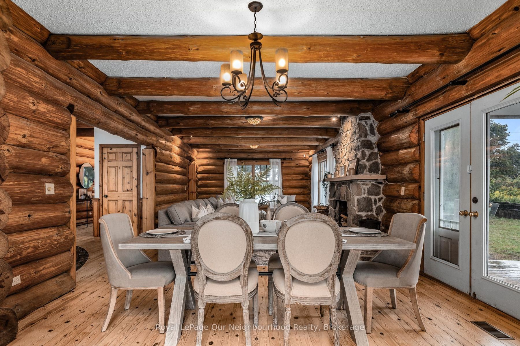 3741 Lakeshore Road E Property Photo 6