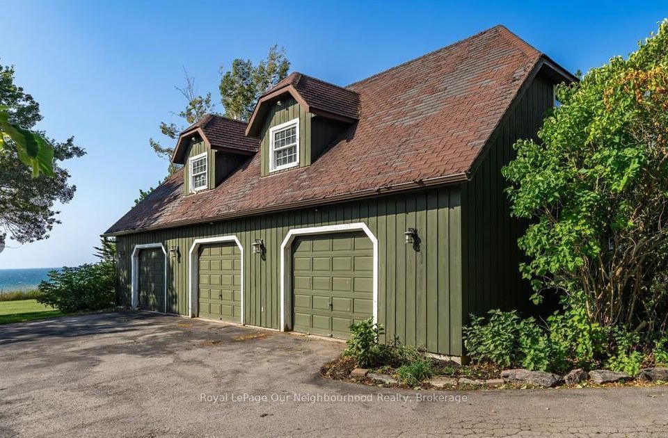 3741 Lakeshore Road E Property Photo 17