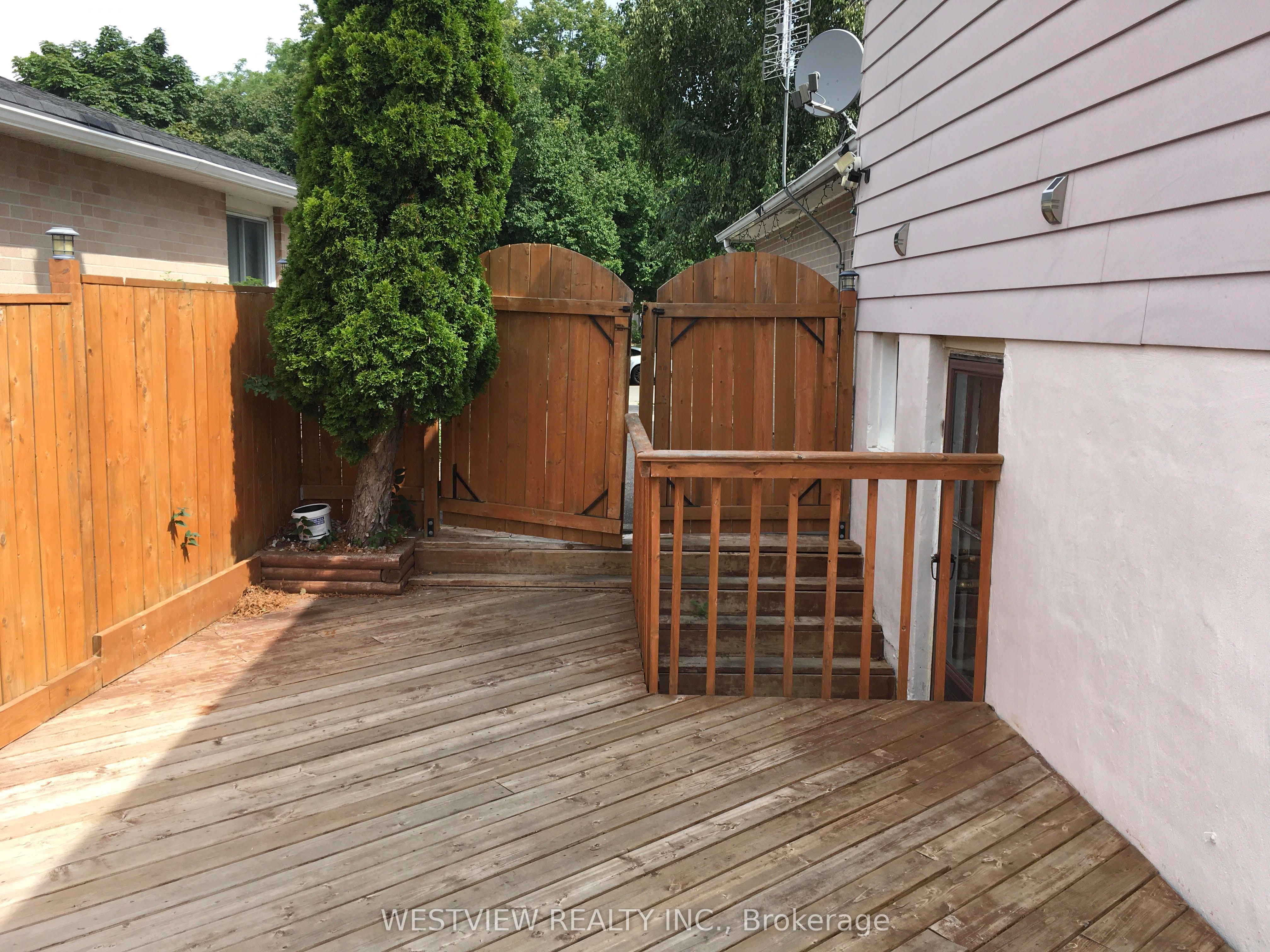 19 Coxworth Crescent Property Photo 2