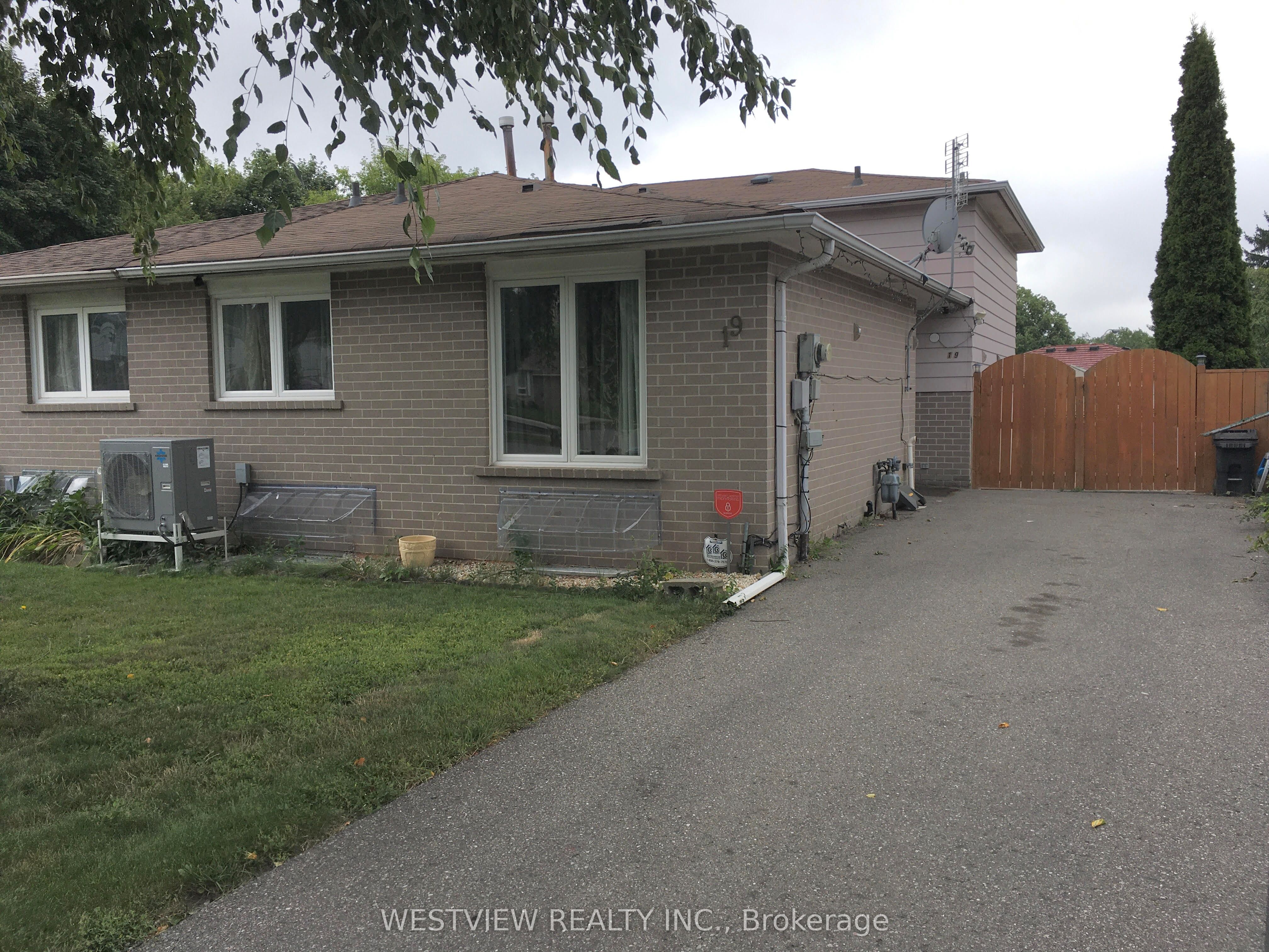 19 Coxworth Crescent Property Photo 3