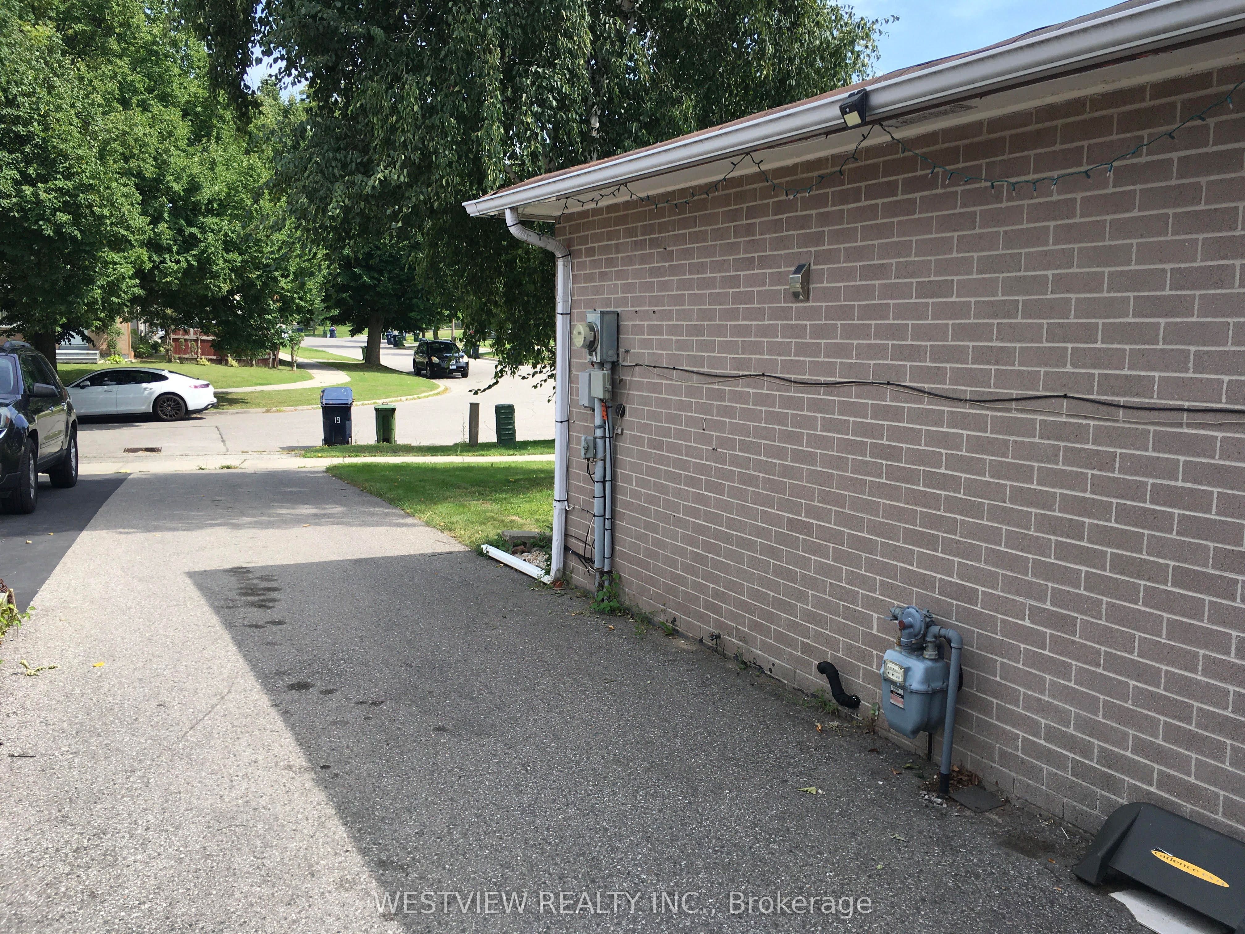 19 Coxworth Crescent Property Photo 4
