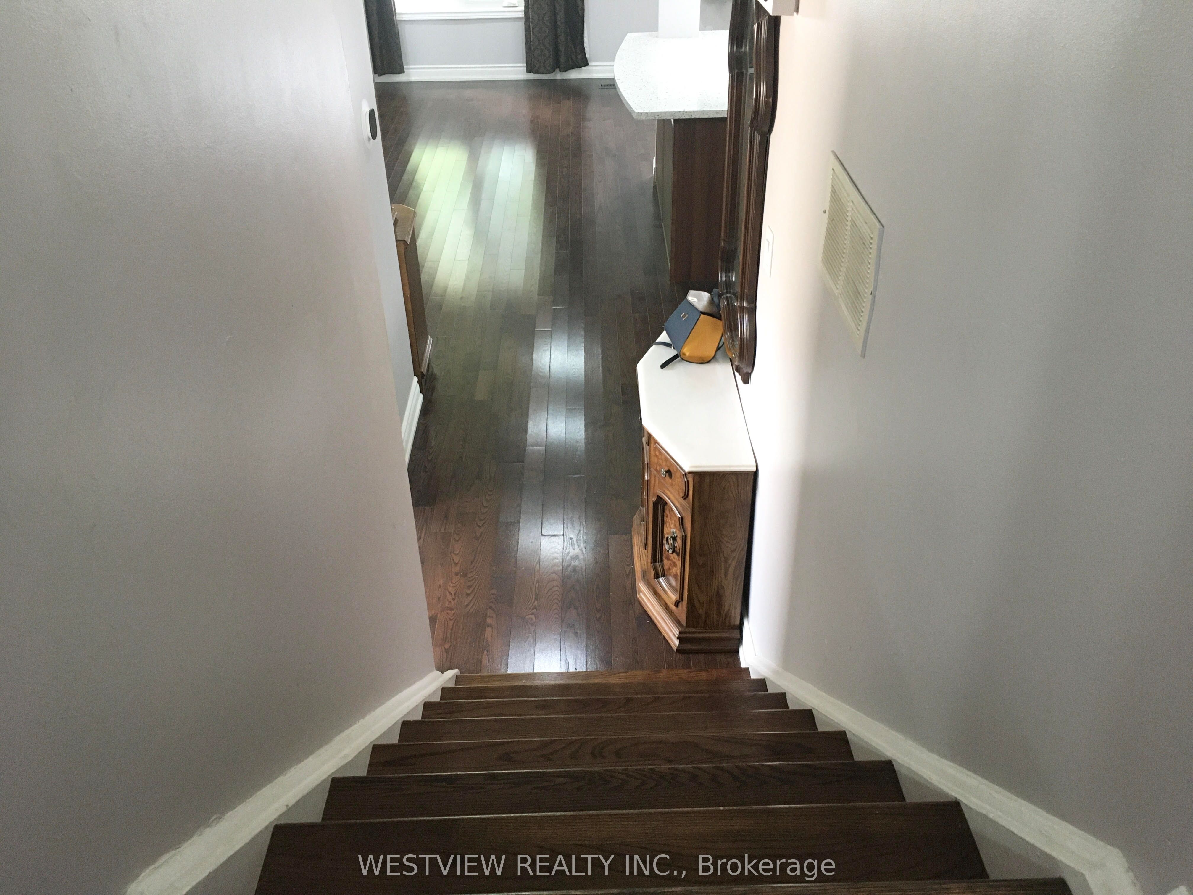 19 Coxworth Crescent Property Photo 16