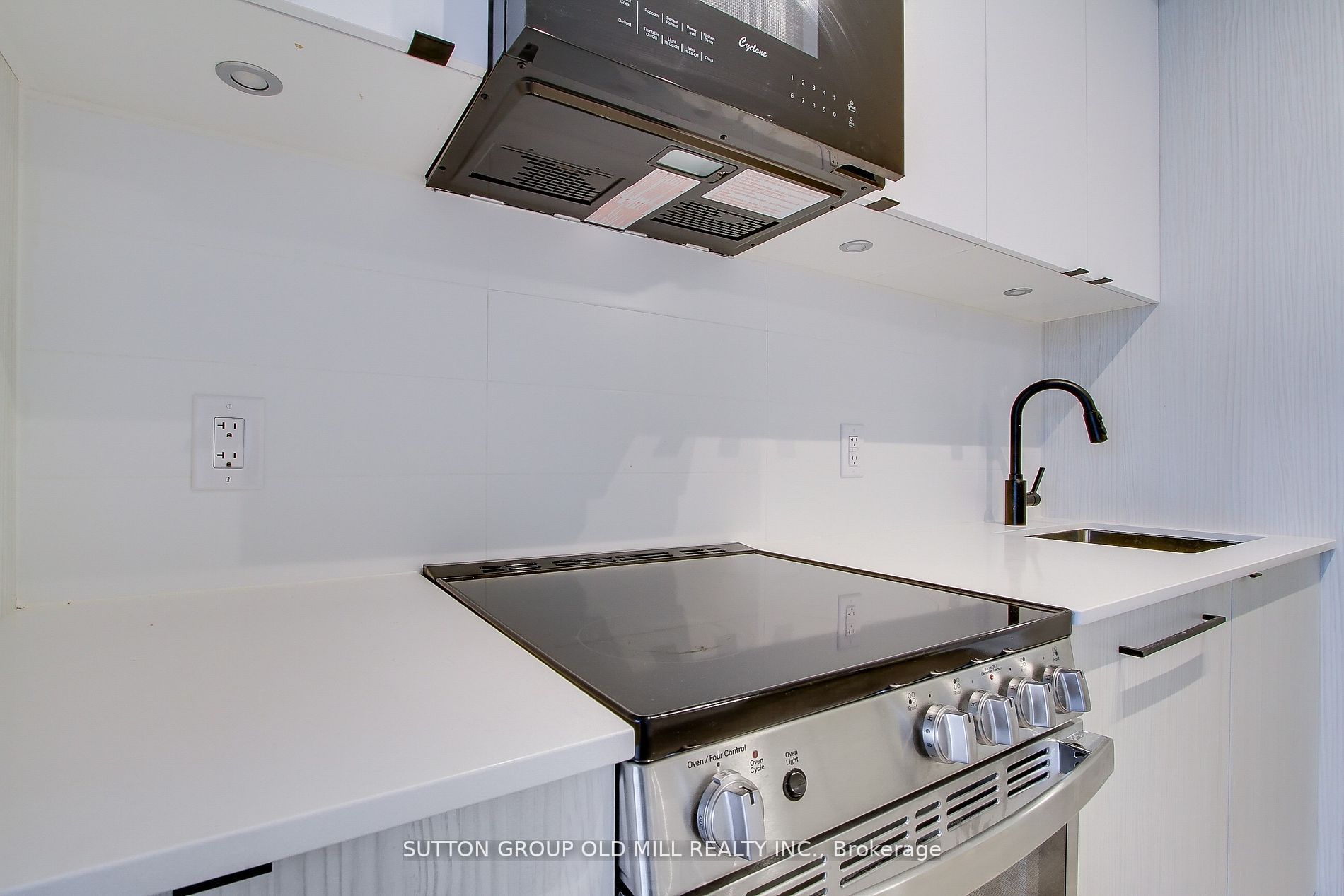 2369 Danforth Avenue 516 Property Photo 7