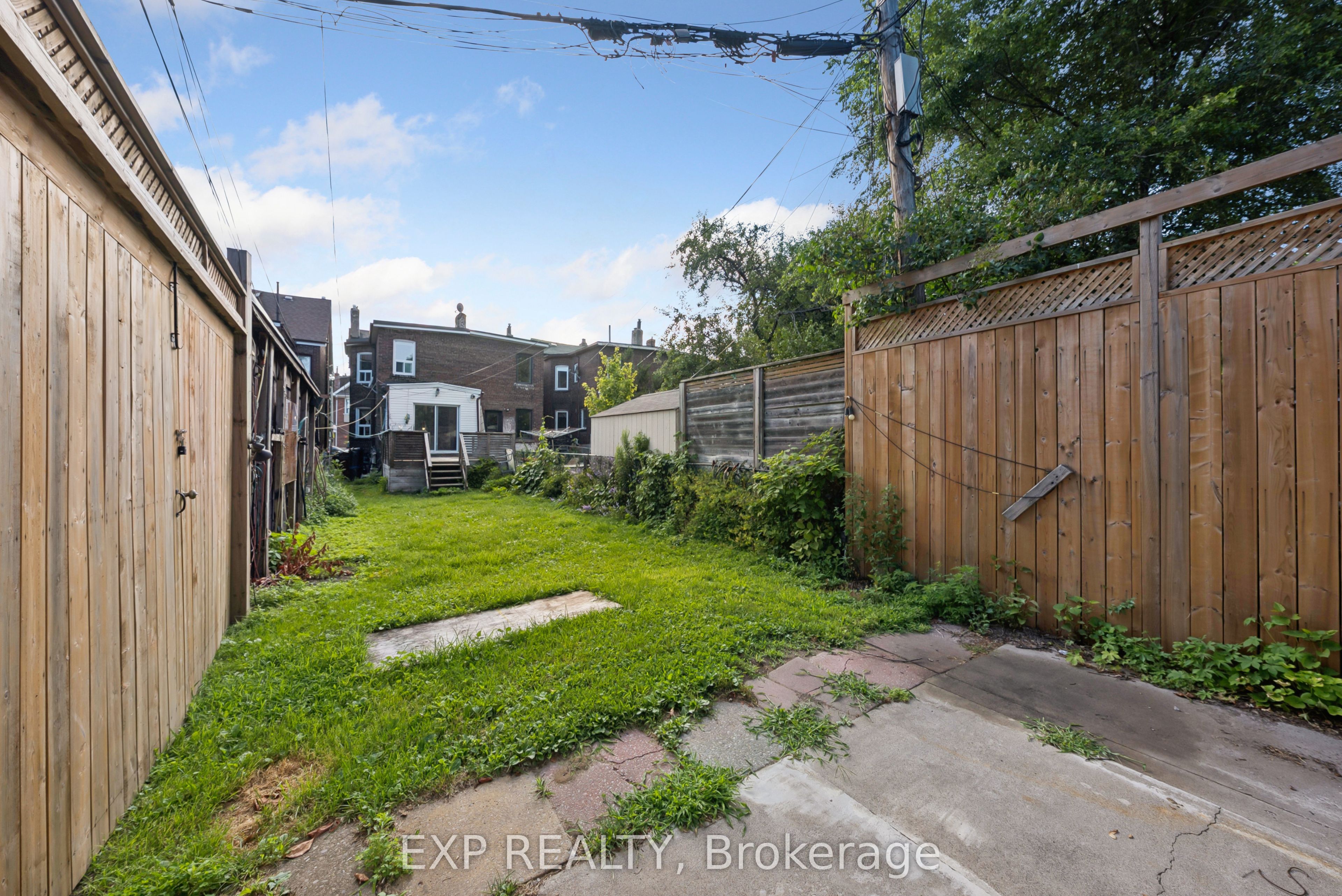 511 Carlaw Avenue Property Photo 10
