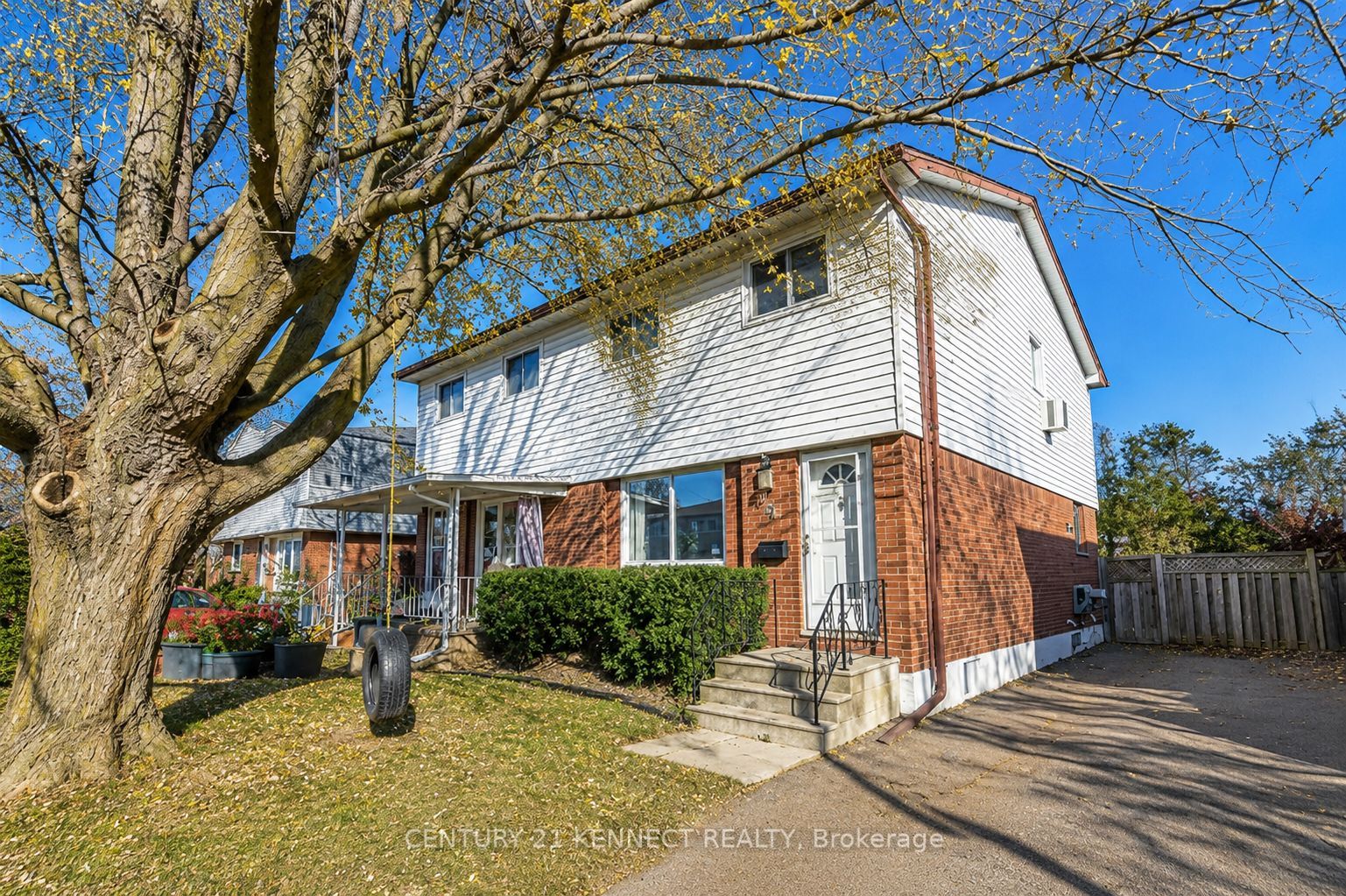 219 Barkley Crescent Property Photo 1