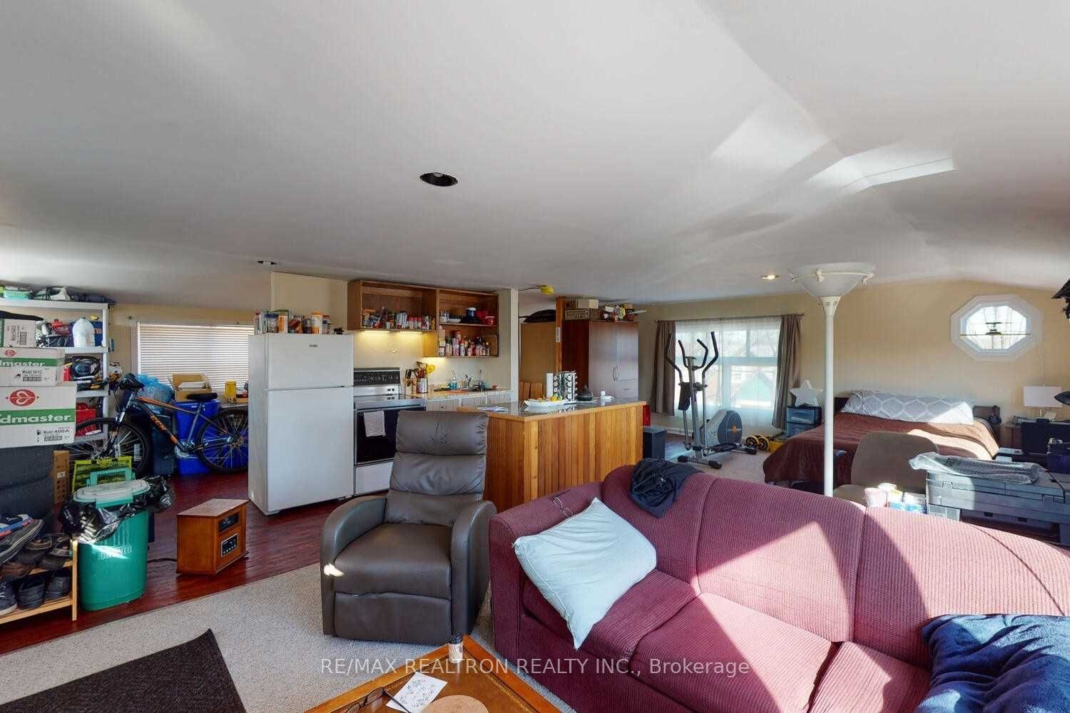 54 Ritson Road S Property Photo 2