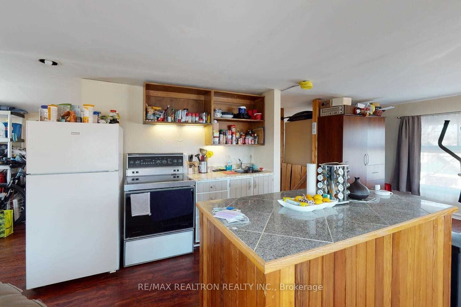 54 Ritson Road S Property Photo 5