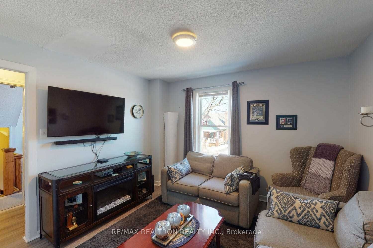 54 Ritson Road S Property Photo 6
