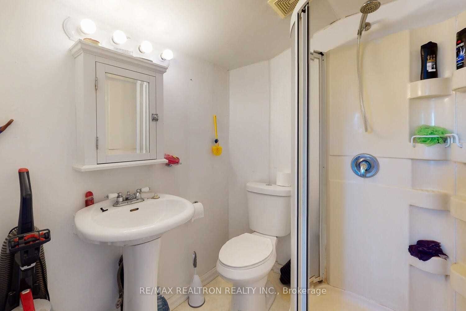 54 Ritson Road S Property Photo 7