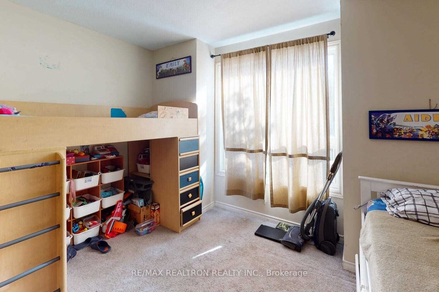 54 Ritson Road S Property Photo 8