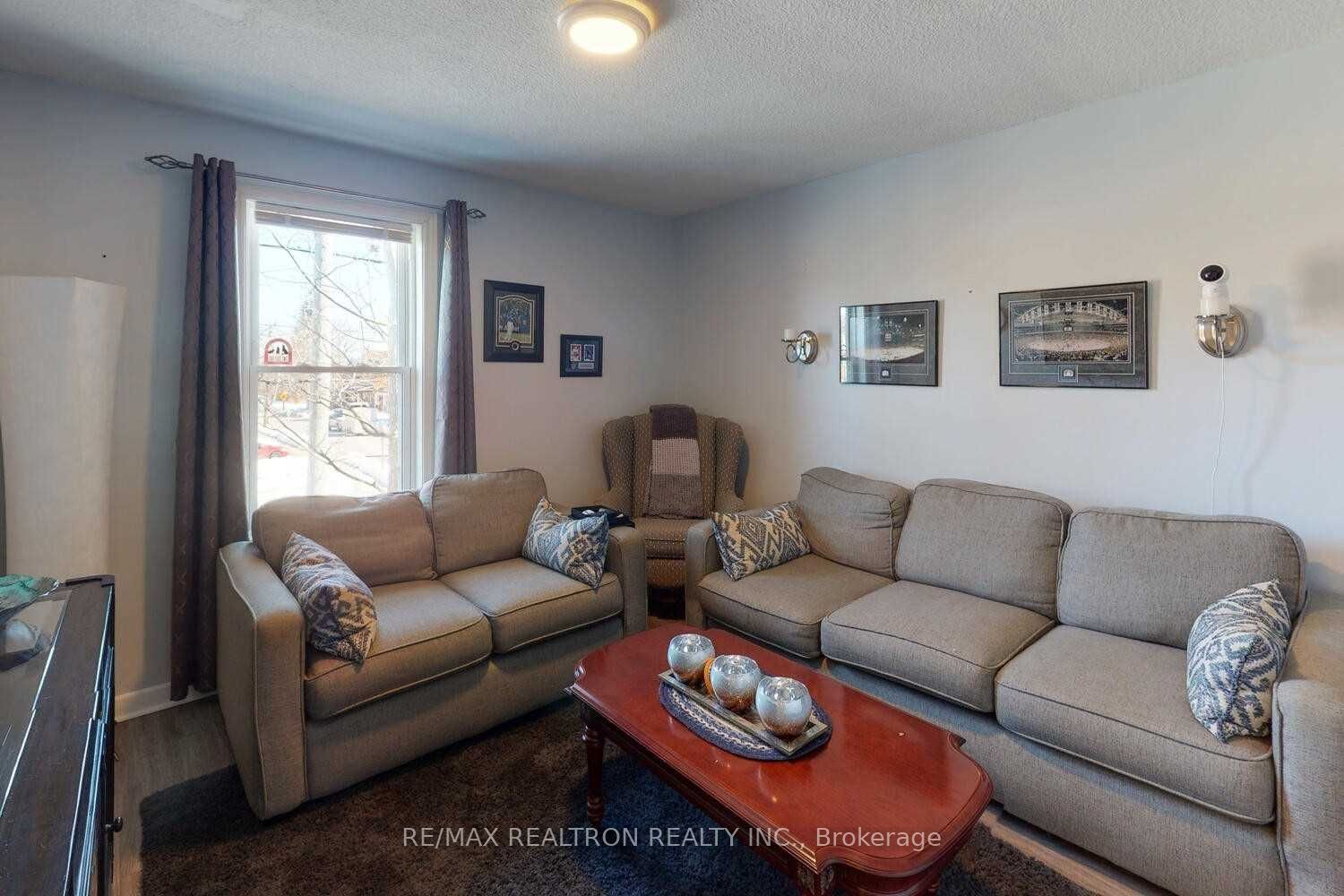 54 Ritson Road S Property Photo 10