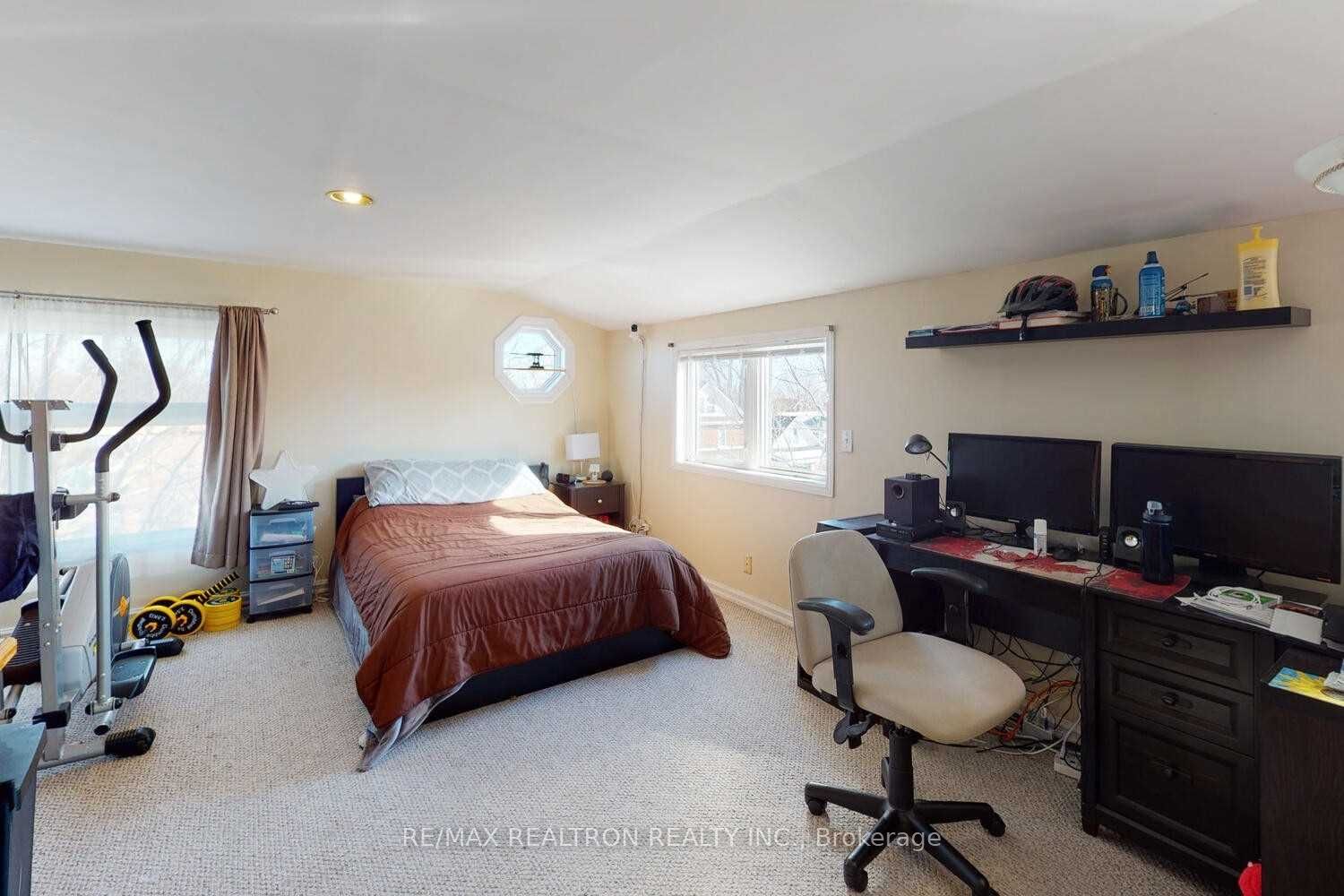 54 Ritson Road S Property Photo 11