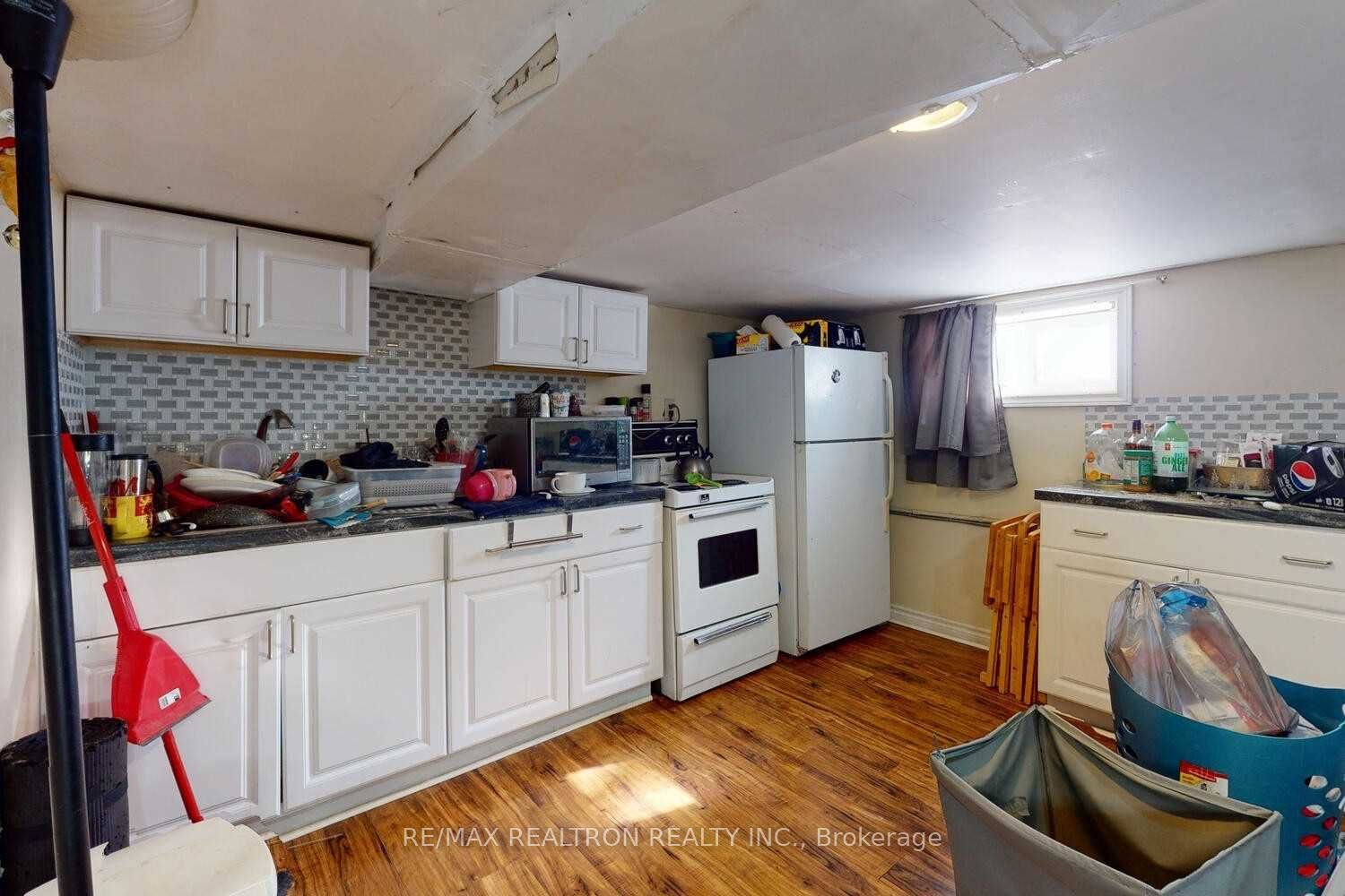 54 Ritson Road S Property Photo 12